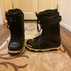 ThirtyTwo Snowboarding Boots Size 9